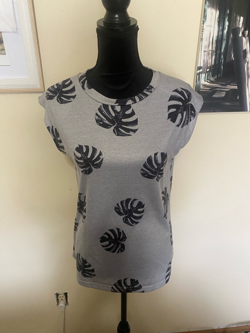 Source Unknown Grey Tank Top with Black Leaf Print